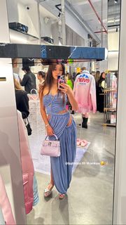 Lily Chee feet photo thumbnail