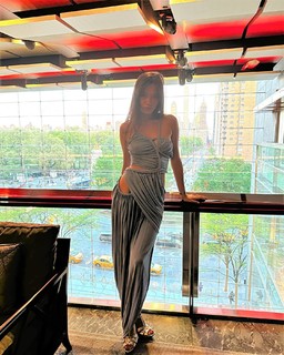 Lily Chee feet photo thumbnail