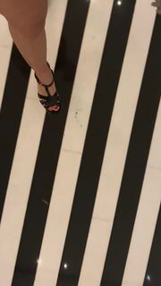 Lily Chee feet photo thumbnail