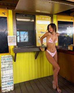 Lily Chee feet photo thumbnail