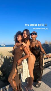 Lily Chee feet photo thumbnail