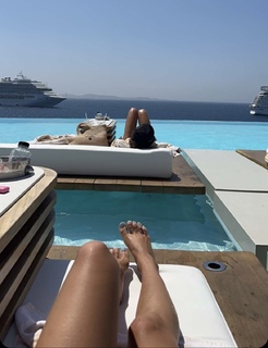 Lily Chee feet photo thumbnail