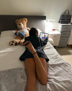 Lily Chee feet photo thumbnail