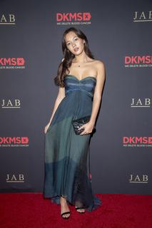 Lily Chee feet photo thumbnail