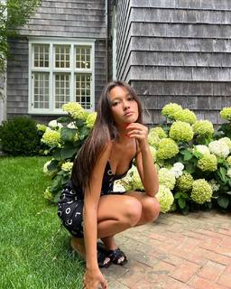 Lily Chee feet photo thumbnail