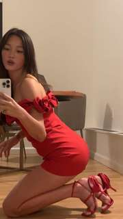 Lily Chee feet photo thumbnail