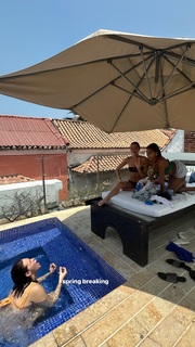 Lily Chee feet photo thumbnail