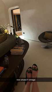 Lily Chee feet photo thumbnail