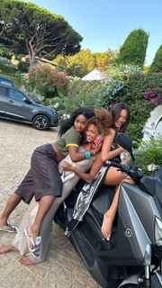 Lily Chee feet photo thumbnail