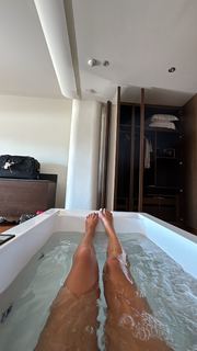 Lily Chee feet photo thumbnail