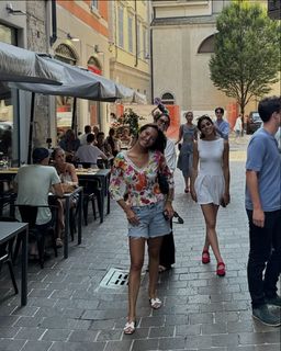 Lily Chee feet photo thumbnail