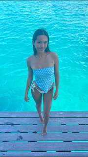 Lily Chee feet photo thumbnail