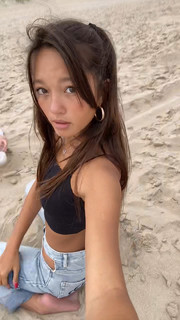 Lily Chee feet photo thumbnail