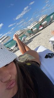 Lily Chee feet photo thumbnail