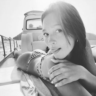 Lily Chee feet photo thumbnail