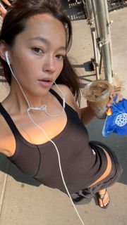 Lily Chee feet photo thumbnail