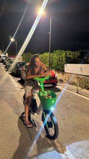 Lily Chee feet photo thumbnail