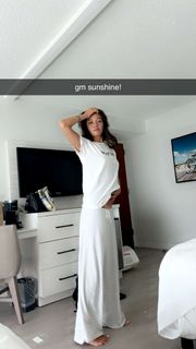 Lily Chee feet photo thumbnail