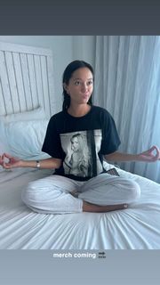 Lily Chee feet photo thumbnail