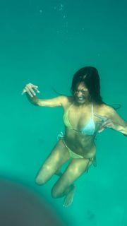 Lily Chee feet photo thumbnail