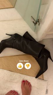 Lily Chee feet photo 1
