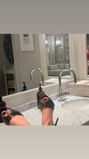 Lily Chee feet photo 14