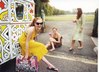 Lily Cole feet photo thumbnail