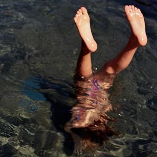 Lily Cole feet photo thumbnail