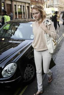 Lily Cole feet photo thumbnail