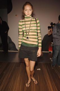 Lily Cole feet photo thumbnail