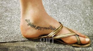 Lily Cole feet photo thumbnail