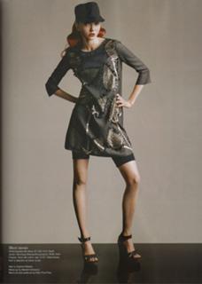 Lily Cole feet photo thumbnail