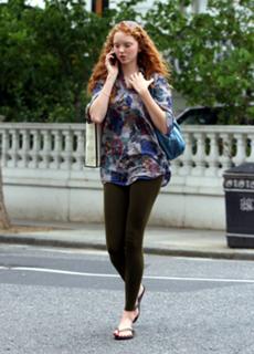 Lily Cole feet photo thumbnail