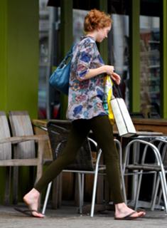 Lily Cole feet photo thumbnail