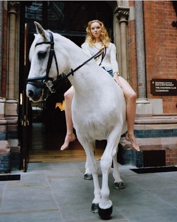 Lily Cole feet photo thumbnail