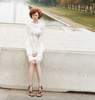 Lily Cole feet photo thumbnail