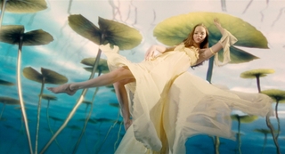Lily Cole feet photo thumbnail