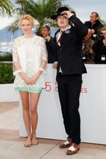 Lily Cole feet photo thumbnail