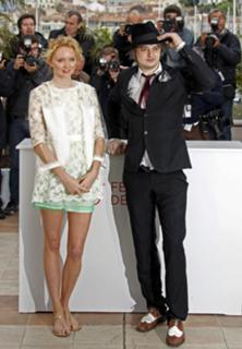 Lily Cole feet photo thumbnail