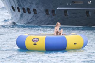 Lily Cole feet photo thumbnail