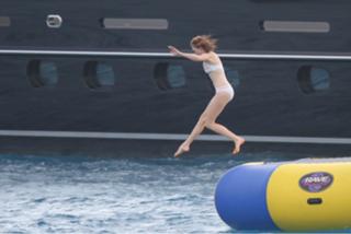 Lily Cole feet photo thumbnail