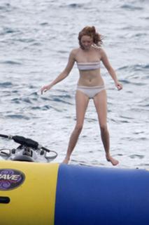 Lily Cole feet photo thumbnail