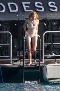 Lily Cole feet photo thumbnail