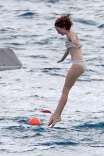 Lily Cole feet photo thumbnail