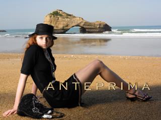 Lily Cole feet photo thumbnail