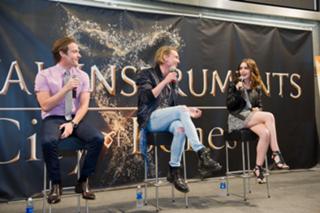 Lily Collins feet photo thumbnail