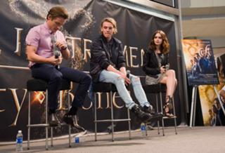 Lily Collins feet photo thumbnail