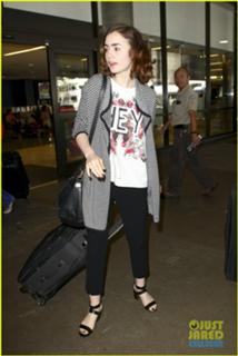 Lily Collins feet photo thumbnail