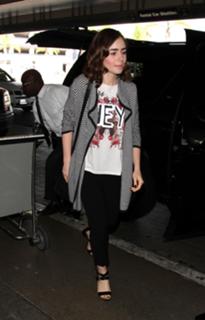Lily Collins feet photo thumbnail
