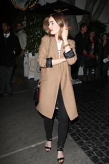 Lily Collins feet photo thumbnail